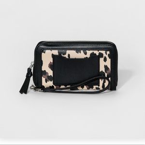 Wallet wristlet